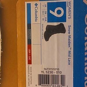 Columbia snow boots size 9 black with faux fur